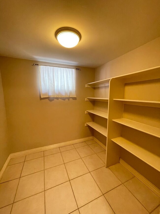 Building Photo - Freshly Remodeled 1 Bedroom 1 Bath Back House!