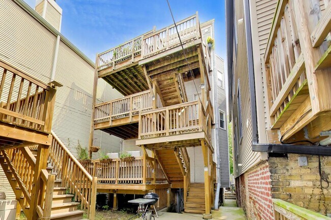 Building Photo - 3308 N Racine Ave