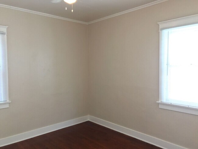 Building Photo - South Park Cottage-1BR 1BA-Freshley Painte...