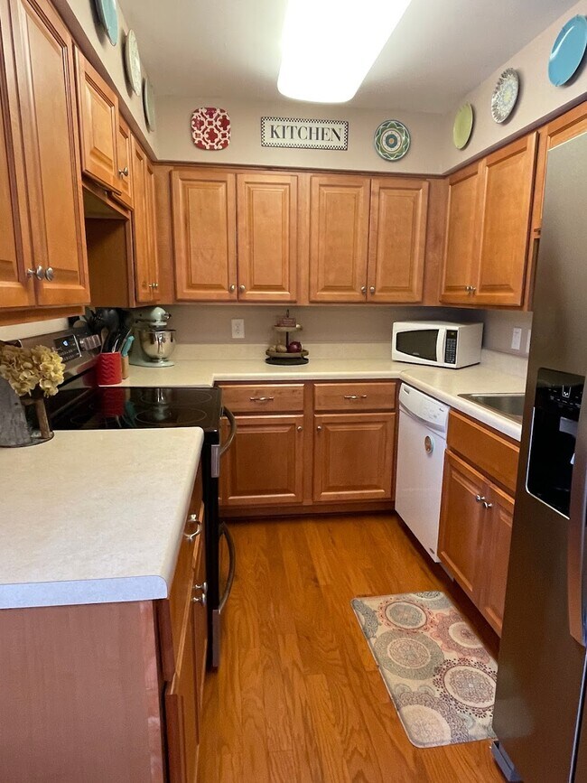 Kitchen - 4487 Post Pl