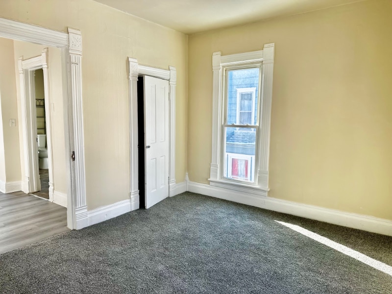 Building Photo - 647 W Lexington Ave