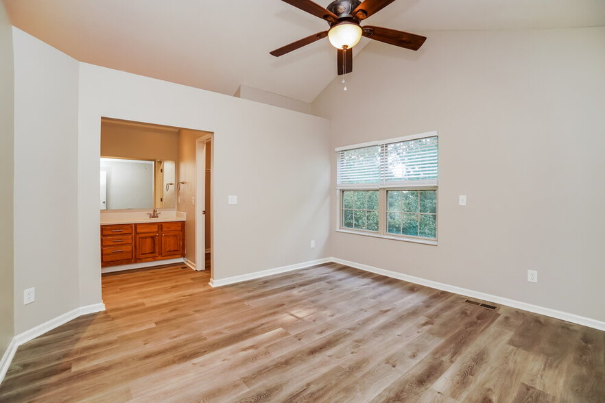Building Photo - 1635 Saffron Dr