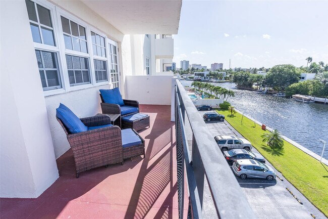 Building Photo - 401 Golden Isles Dr