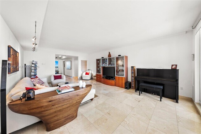 Building Photo - 781 Crandon Blvd