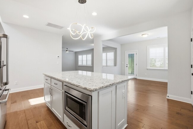 Building Photo - Stunning Home with Main-Level Bedroom, Gourmet Kitchen