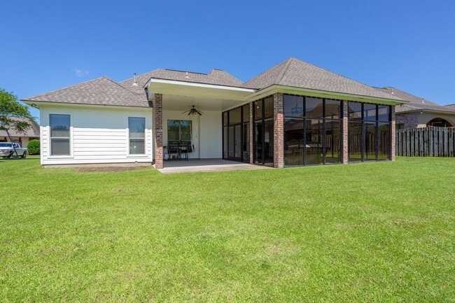 Building Photo - Fully Furnished, All-Inclusive Lakefront L...