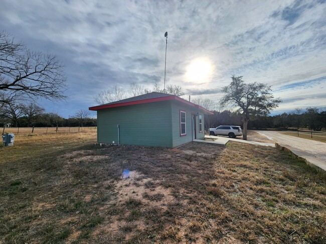 Building Photo - 1/1 House in the Country