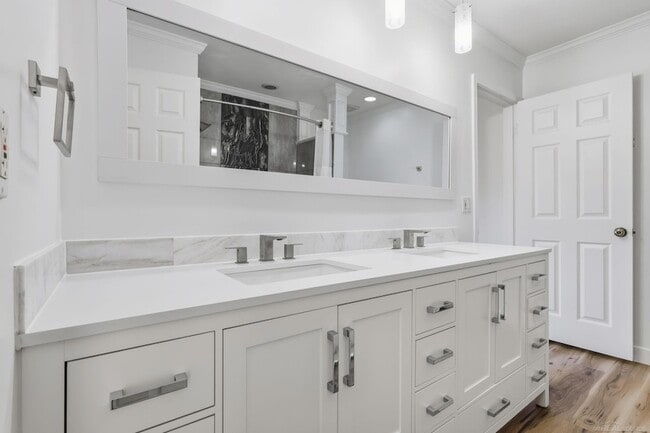 Building Photo - 1340 Kings Cove Dr E