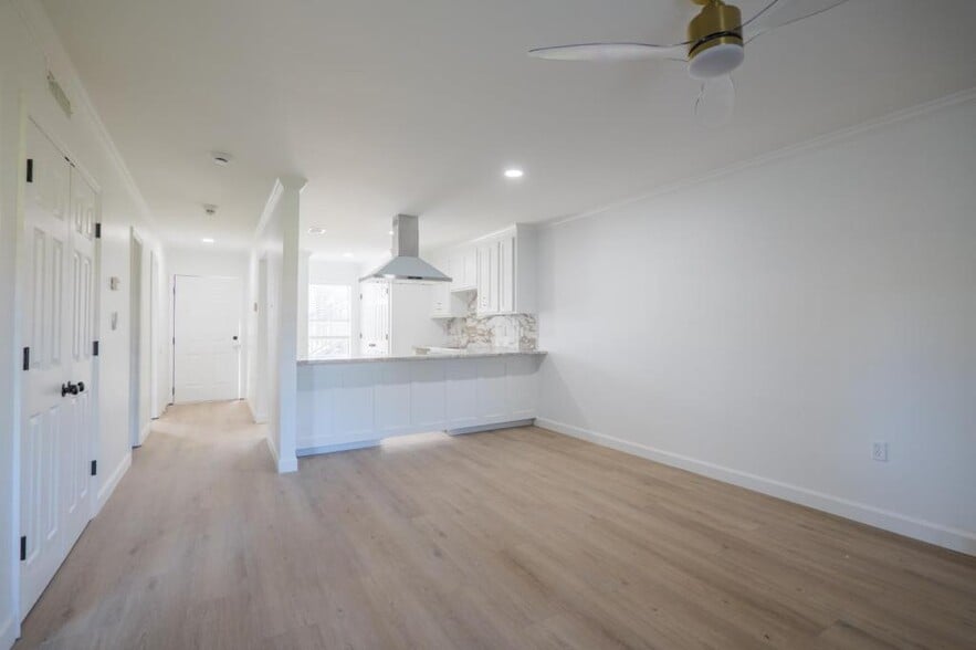 Primary Photo - Baytree Campus Apartments