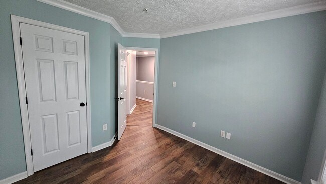 Building Photo - 20140 Daniels Cir
