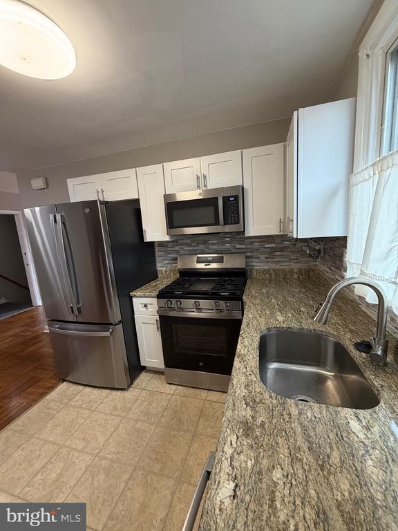 Building Photo - 8523 Mansfield Ave