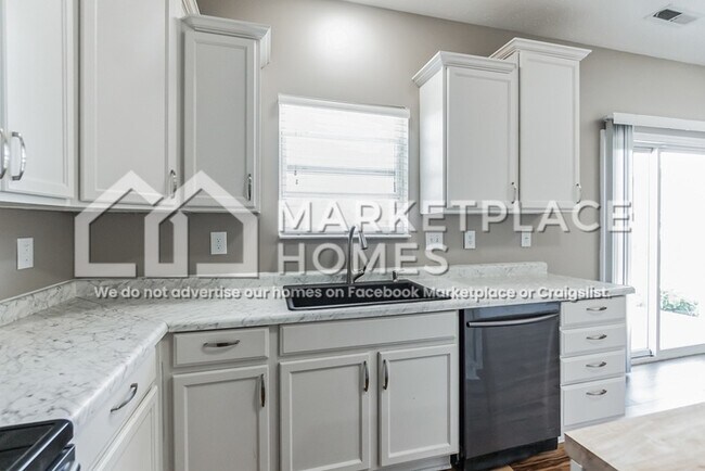 Building Photo - 794 Carolina Way