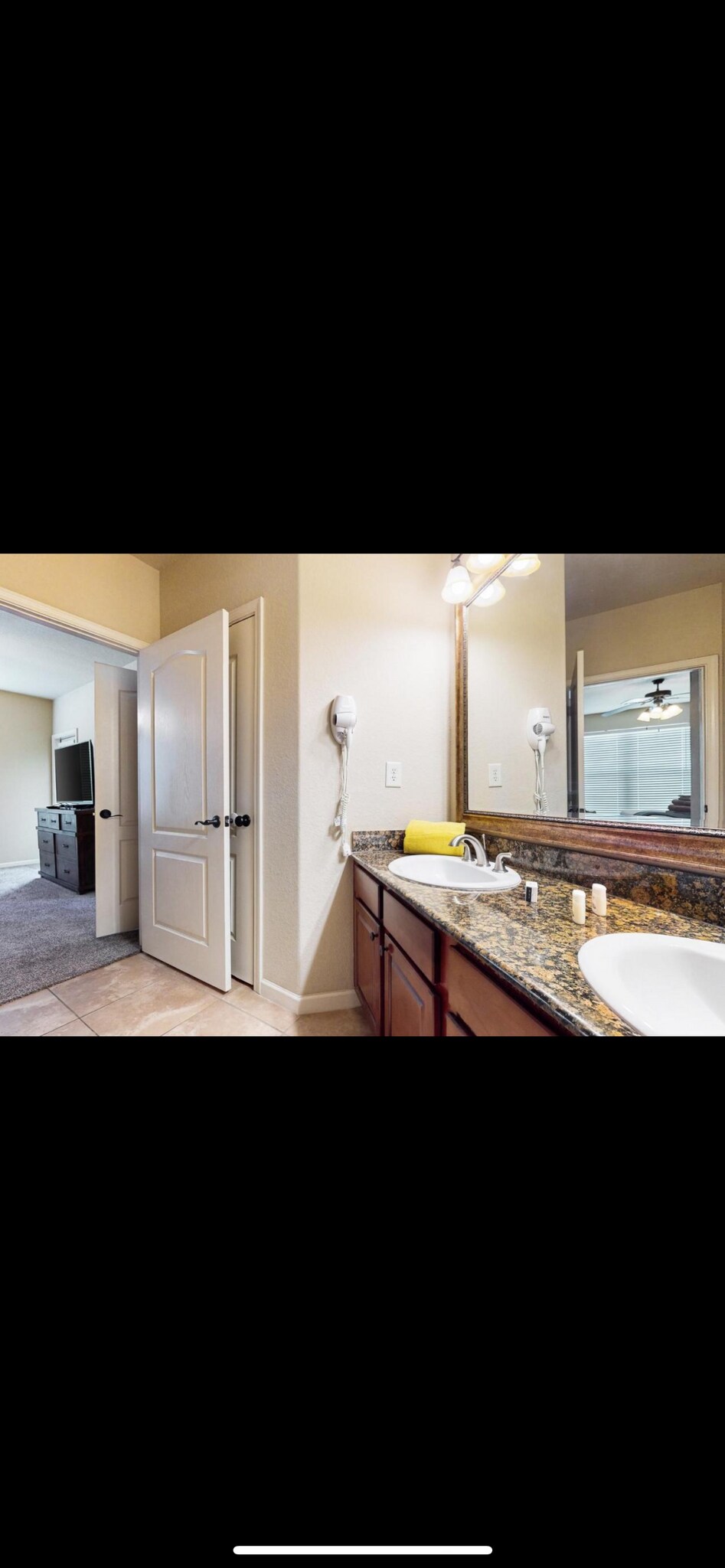 Building Photo - 901 Charo Pky