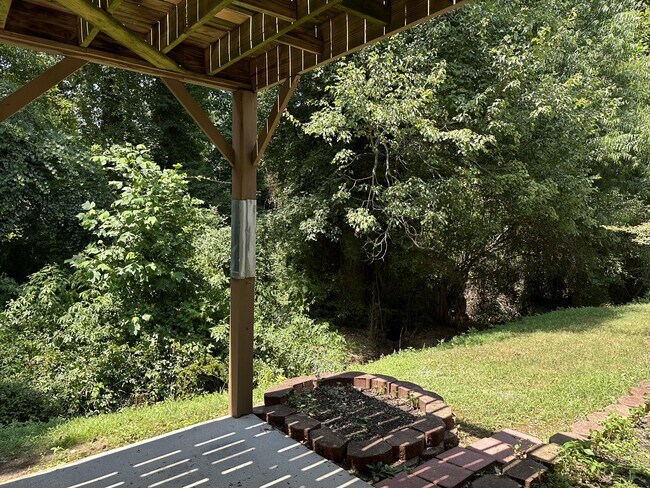 Building Photo - 106 Mossy Oak Ln