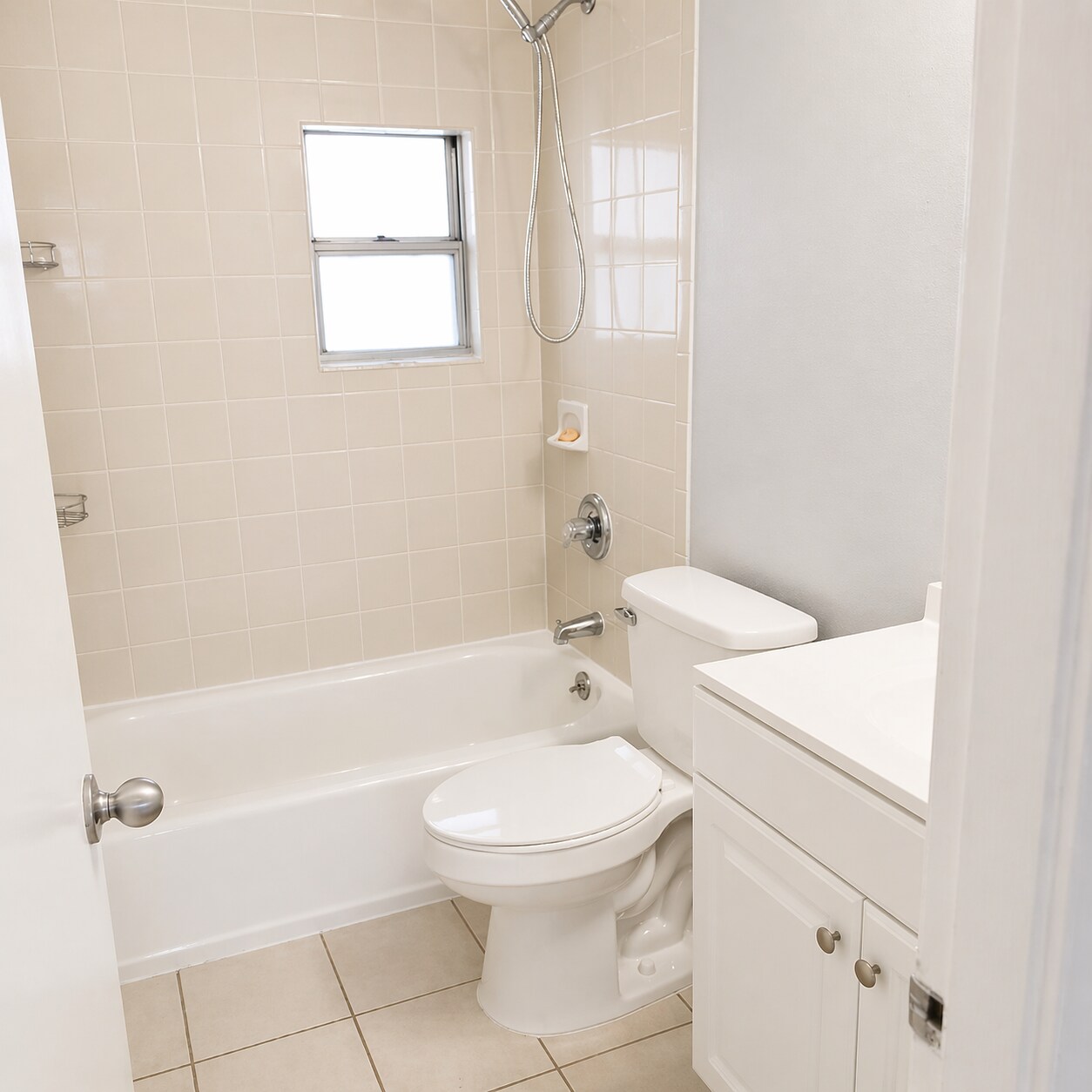 Building Photo - 208 12th Ave N