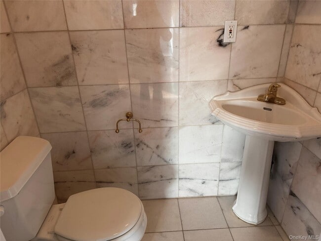 Building Photo - 201 Red Hill Rd