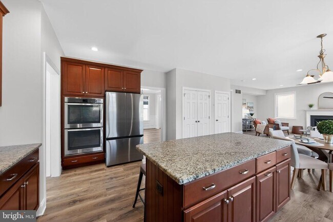 Building Photo - 208 Liberty Cir