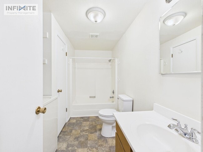 Building Photo - 3 Bedroom off East Valley Center!