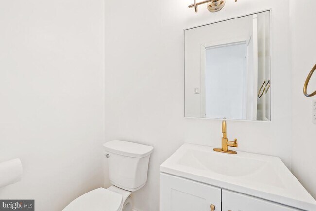 Building Photo - 1527 Hiddenbrook Dr