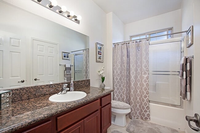 Building Photo - Highly Sought-After 3 Bed / 2.5 Bath Ranch...
