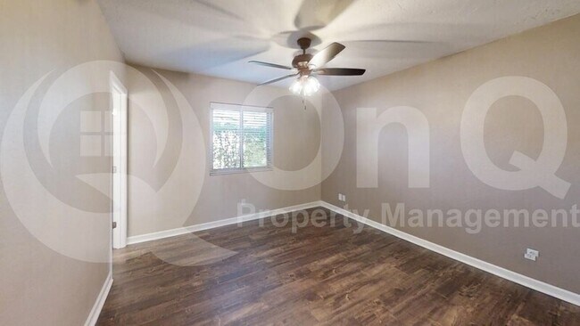 Building Photo - 470 E Juanita Ave