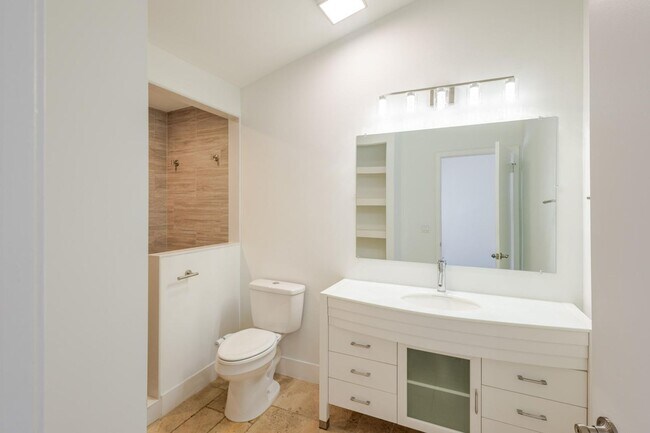 Building Photo - 23157 Bentley Pl