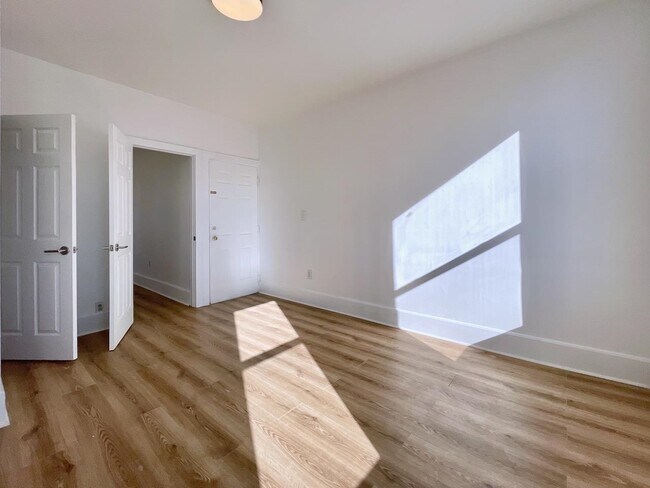 Building Photo - 212 15th St