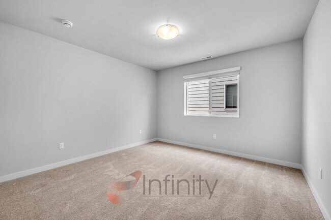 Building Photo - 8943 SW Vermillion Dr