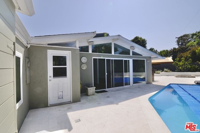 Building Photo - 9342 Debra Ave
