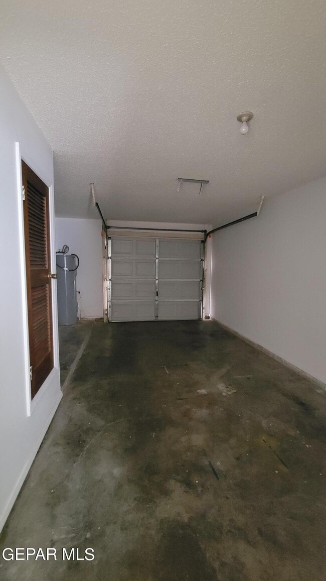 Building Photo - 1405 Cessna Dr