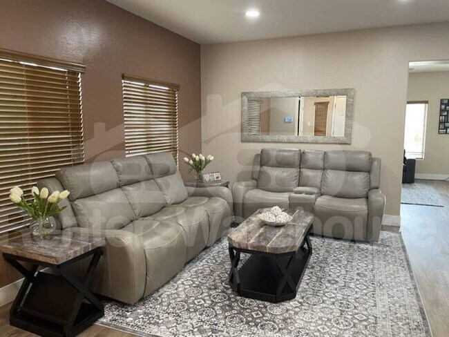 Building Photo - North Phoenix 4bed 2.5ba 2car POOL Oasis