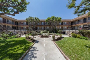 Building Photo - London Arms Apartments