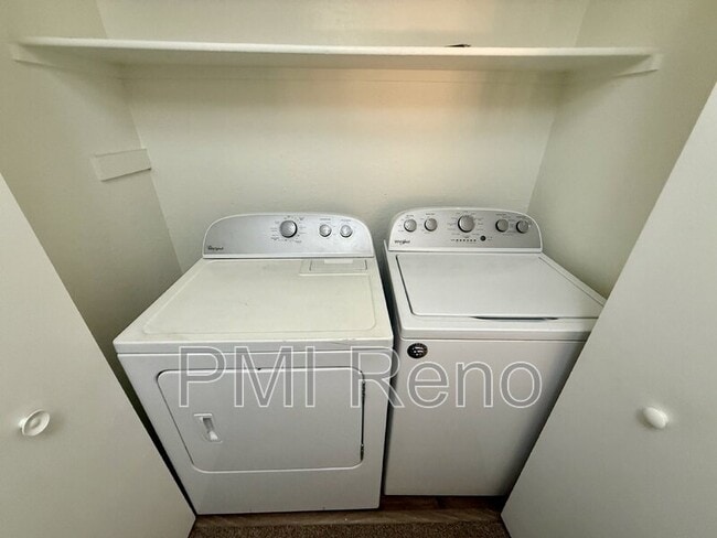 Building Photo - 2402 Skyview Dr