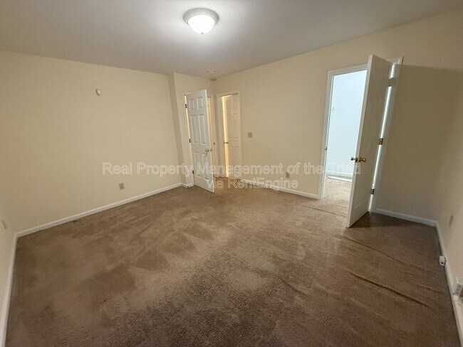 Building Photo - 3802 King Edward Ct