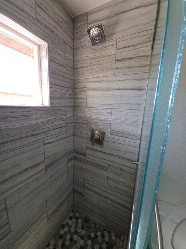 Building Photo - Welcome home to this beautifully updated 2...