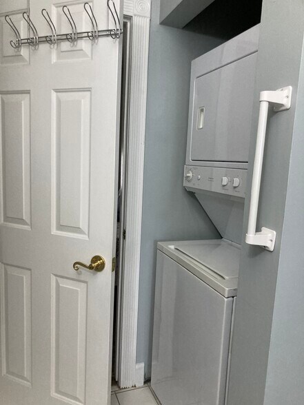 Building Photo - 4173 Hibiscus Dr