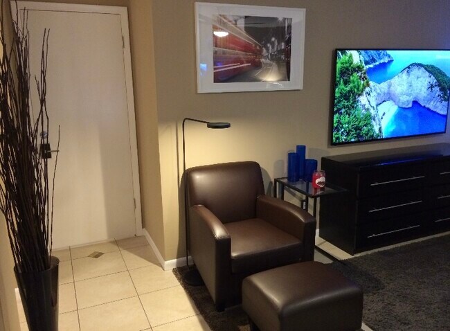 Building Photo - 201 Desoto St