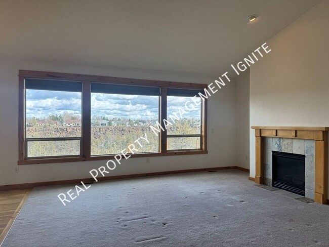 Building Photo - 3 Bedroom Home with Office-Huge Canyon Views