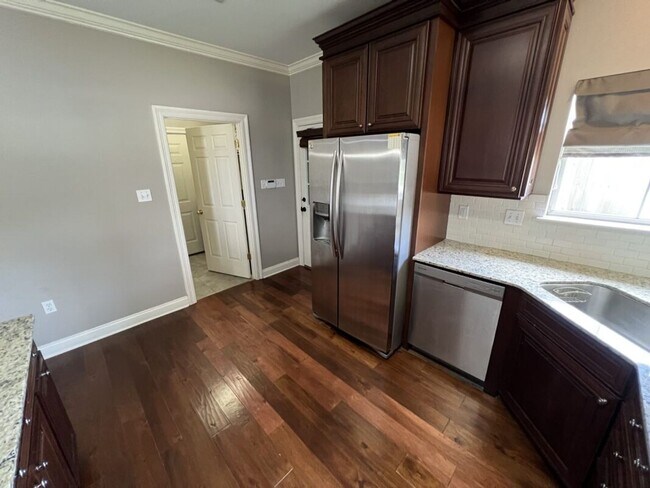 Building Photo - Location!  Location!  3 bedroom, 2 bath house in Beau Pre near LSU