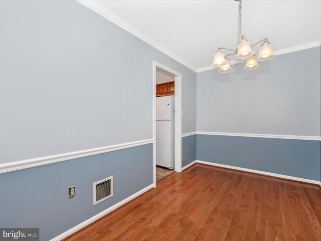 Building Photo - 15505 Villisca Terrace