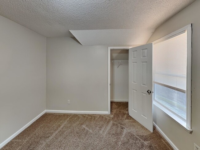 Building Photo - 9036 Gracie Ln