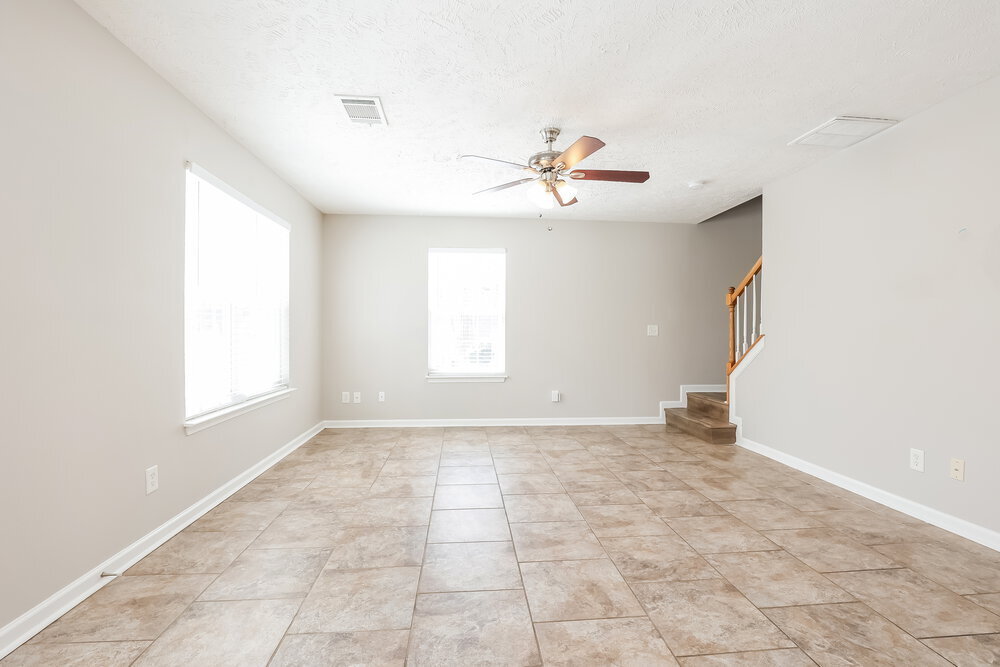 Building Photo - 300 Sarna Dr