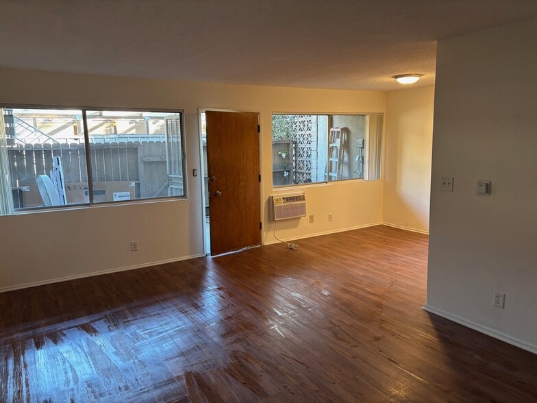 Building Photo - 12415 Archwood St