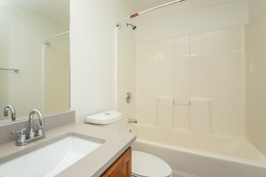 Building Photo - 3010 Brookfield Dr SW