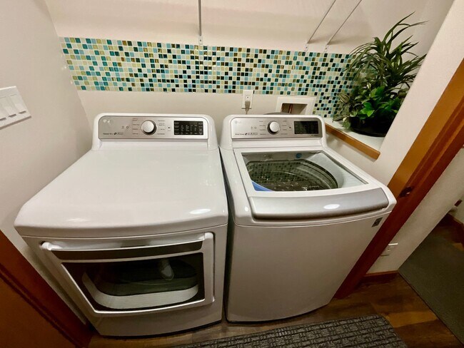 Building Photo - Beautiful 3 Bedroom Townhouse in Everett