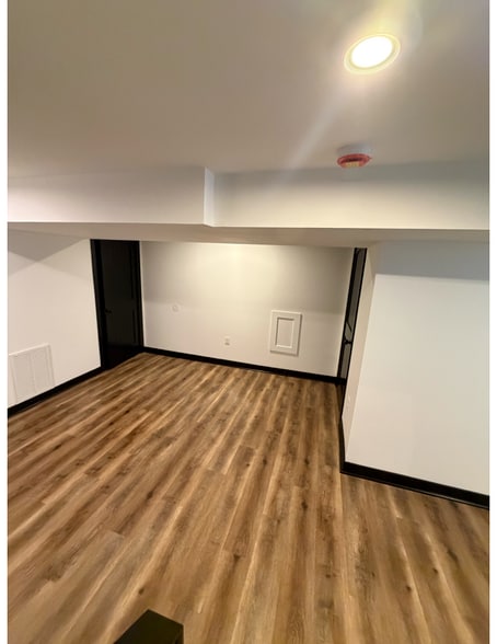 Building Photo - 2819 White Oak Dr