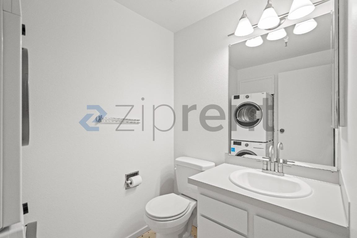 Building Photo - Unit Apt 16