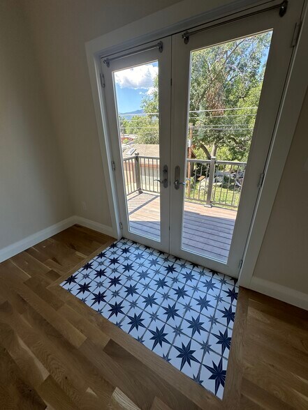 doors to exterior deck - 918 N El Paso St