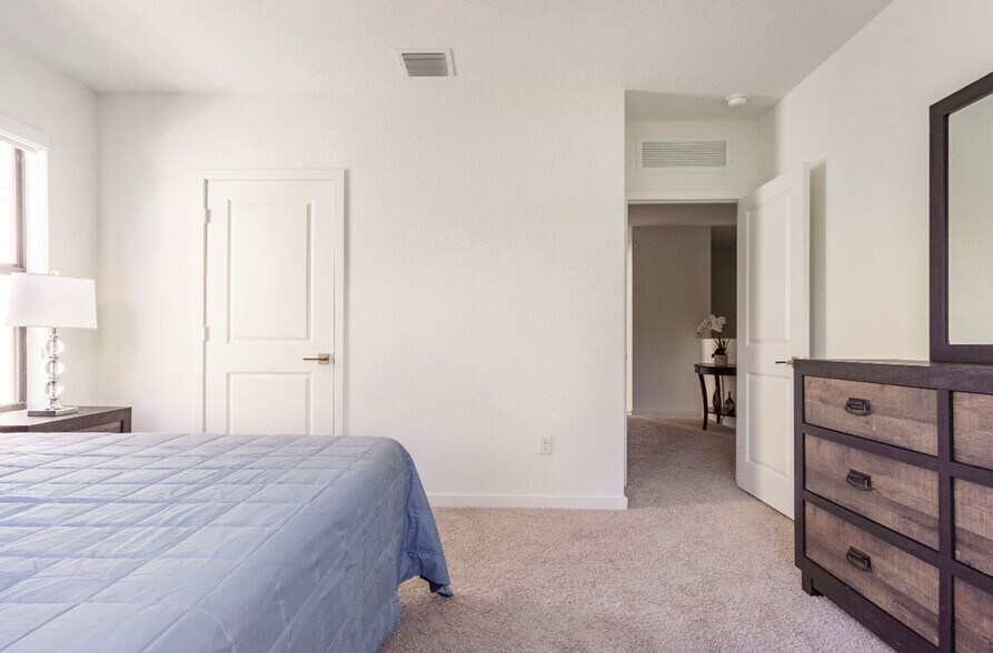 Building Photo - 511 NW 17th St