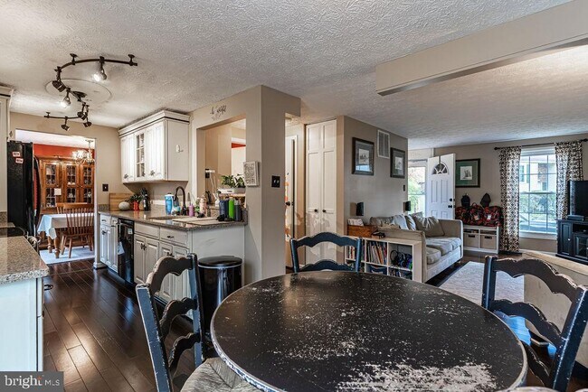 Building Photo - 6221 Wilmington Dr